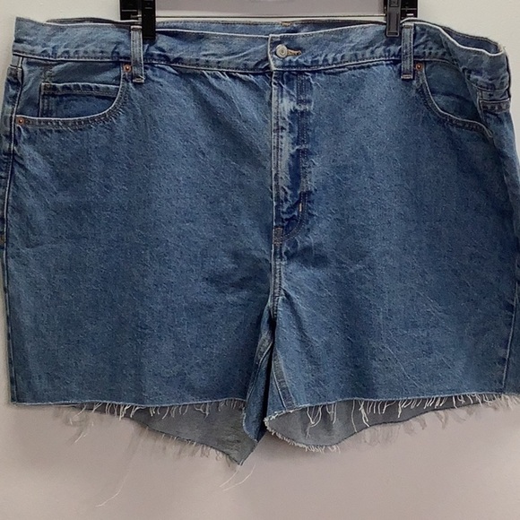 Old Navy Size 26W Plus Size High Rise Slouchy Straight Fringe Jean Shorts. New - Picture 1 of 5
